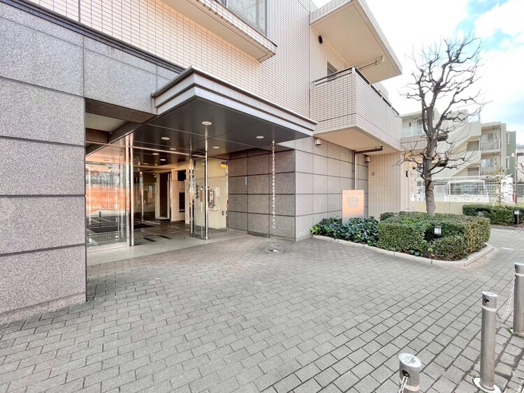 その他 上質感漂う玄関アプローチです。