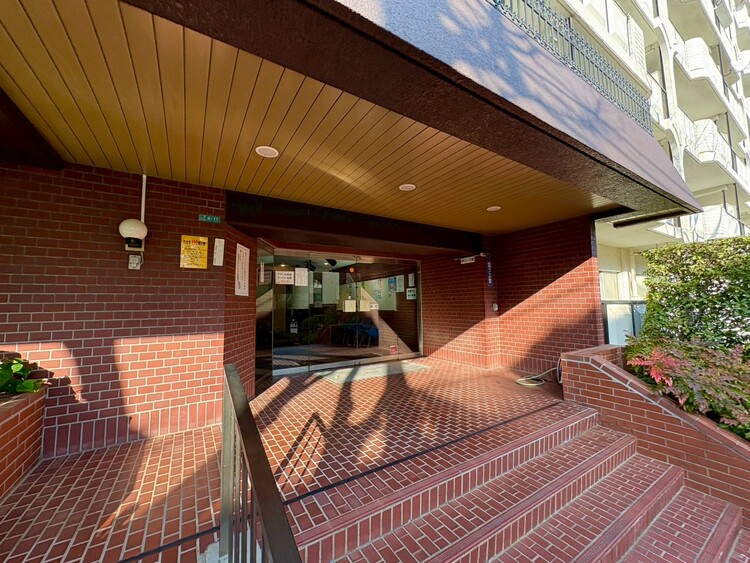 その他 上質感漂う玄関アプローチです。