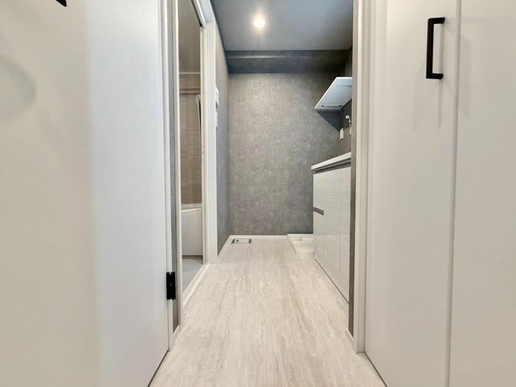 その他 十分な広さの脱衣所。