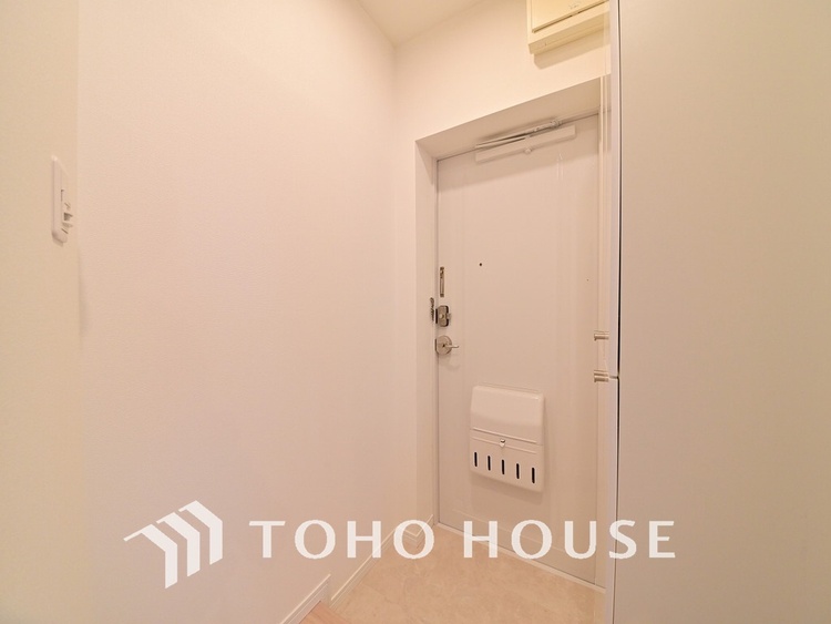 玄関 落ち着いた雰囲気の玄関、家族の帰りを暖かく迎えてくれます