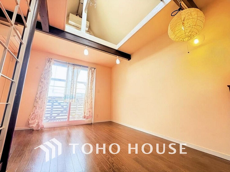 内装 上質な時間を育む暮らしのメインステージ。寛ぎとコミュニケーションを育む居心地のよい場所(現地には家具があります)