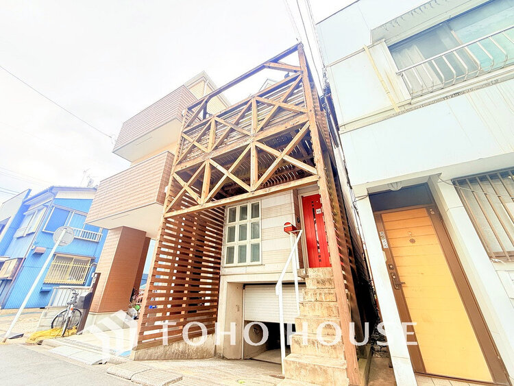 外観 〜ロフト付きデザイナー住宅〜ウッドデッキのある暮らし〜「川崎」駅までバス便アクセス可能〜