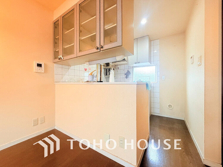 キッチン 落ち着きのあるカラーで統一された清潔感と気品が溢れるキッチン