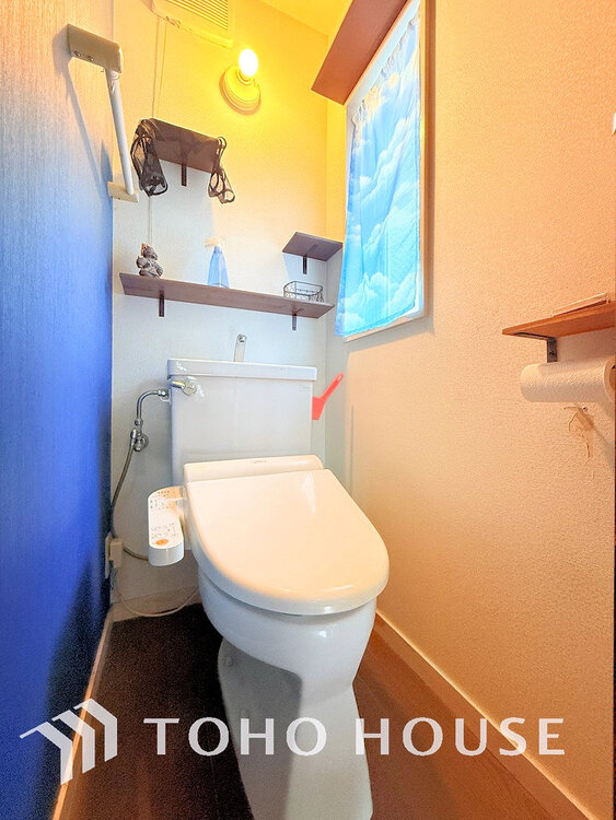 トイレ 白いクロスにより清潔感のあるトイレ