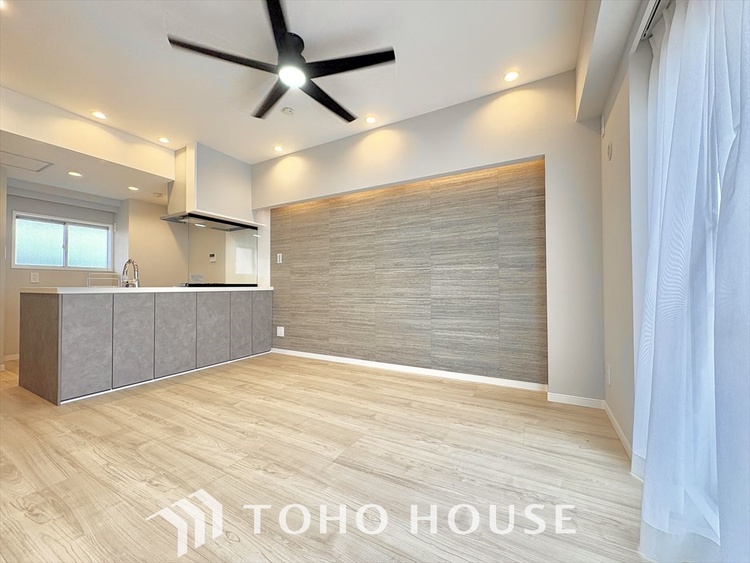 内装 洗練されたデザインと大きな広がりを持つリビングは、安心感と気品に満ちたひとときを叶える住まいの象徴です。