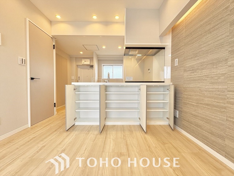 内装 大きくゆとりのあるリビングは、安心感と開放感を兼ね備えた住まいの中心。家族みんなが心から寛げる時間をお届けします。