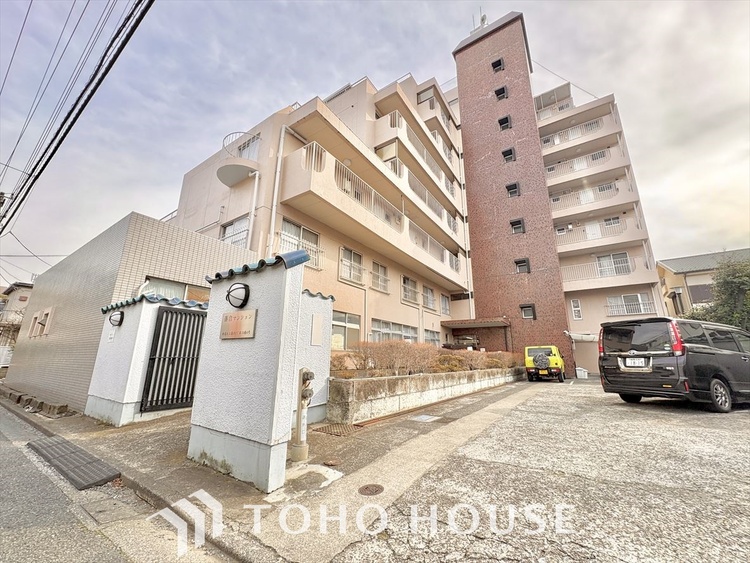 外観 ほんの少しのこだわり。ちょっとした色使いがその家がもつ雰囲気、趣（おもむき）を携え、暮らす家族や訪ねてくる友人・知人に新鮮な香りを運んできます。