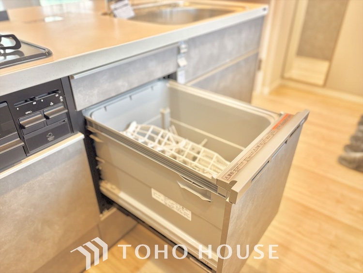 キッチン 時を超えて愛されるデザインが、日常を特別なひとときへと昇華させます。この場所から、心満たされる豊かな食卓が始まります。