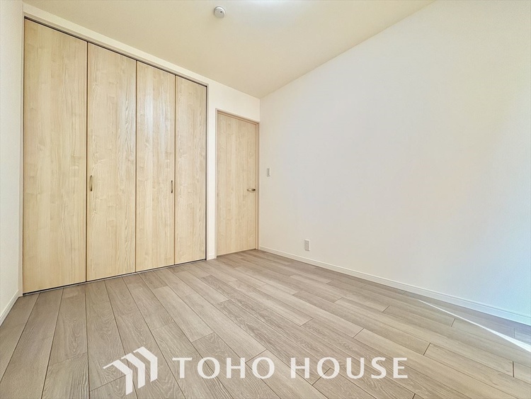 内装 寝室は一日の疲れを癒す大切な空間。快適で落ち着けるおすすめの間取りです。