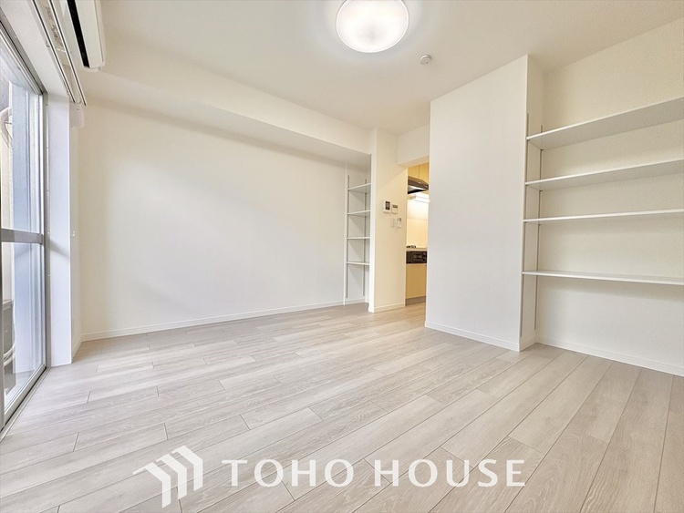 内装 大きく開放的なリビングは、家族が自然と集まり、安心して過ごせる憩いの場所。ゆとりある空間が暮らしに心地よさを届けます。