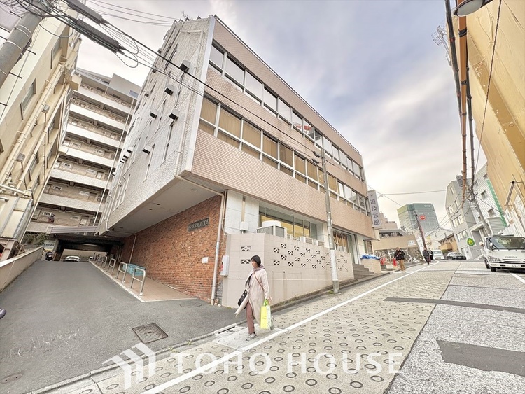 外観 ほんの少しのこだわり。ちょっとした色使いがその家がもつ雰囲気、趣（おもむき）を携え、暮らす家族や訪ねてくる友人・知人に新鮮な香りを運んできます。