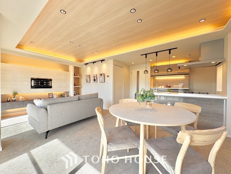 内装 「想像していた以上に広い」が写真を撮っているときの感想です。家事動線に配慮したプランによりご家族がくつろげる明るく広い空間が確保できました。