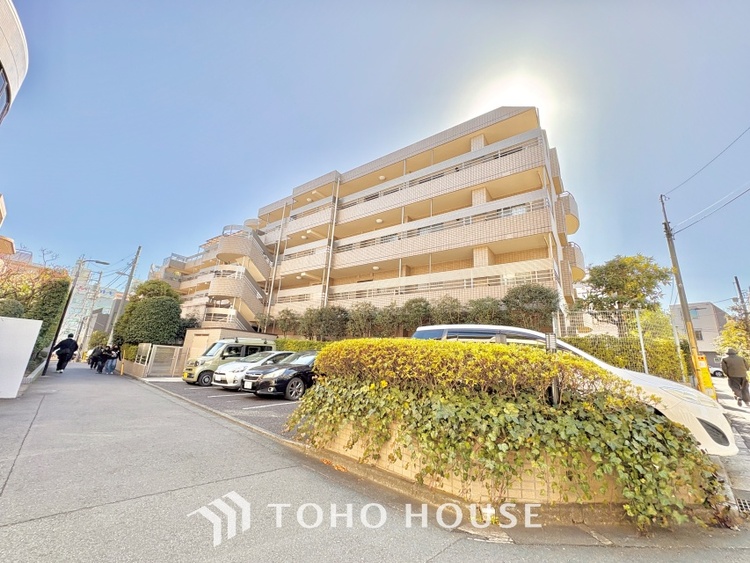 外観 ほんの少しのこだわり。ちょっとした色使いがその家がもつ雰囲気、趣（おもむき）を携え、暮らす家族や訪ねてくる友人・知人に新鮮な香りを運んできます。