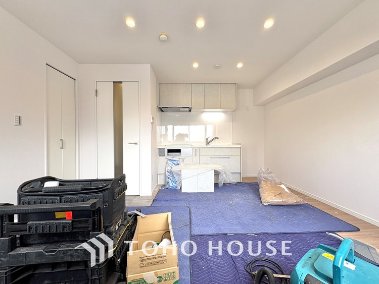 内装 風の通り道。舞い込んでくる風が優しく躍り、室内に爽やかな空気を運んでくる。