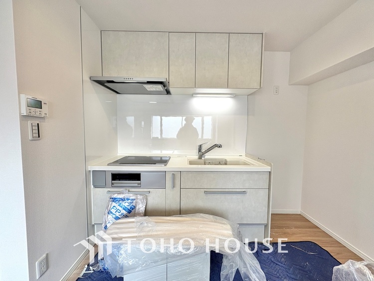 内装 ここはみんなが集い、食事と楽しい会話が始まる場所。話に夢中になりすぎて、ついつい時を忘れ、夜半過ぎになってしまう。そんな束の間の幸せを感じさせてくれます。