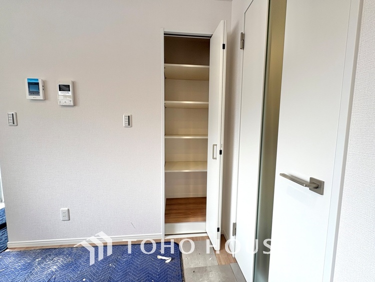 内装 「想像していた以上に広い」が写真を撮っているときの感想です。家事動線に配慮したプランによりご家族がくつろげる明るく広い空間が確保できました。