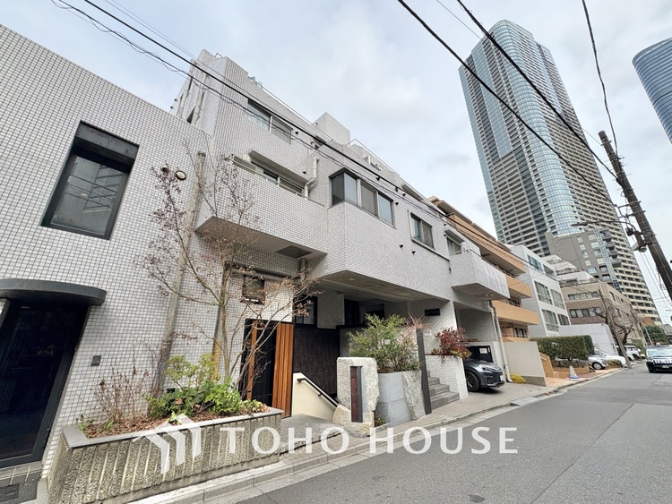 外観 漂う上質な空気感、マンションに入れば「おかえりなさい」と笑顔で迎えてくれるエントランス。最良の心配りを感じるマンションでした。