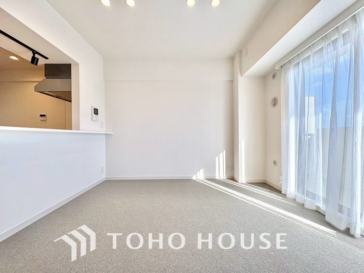 内装 【LIVING】◆眩い◆光が燦々と入り、家族の笑顔を照らす。「いつまでも続いて」と願う夢のような毎日がここにある。