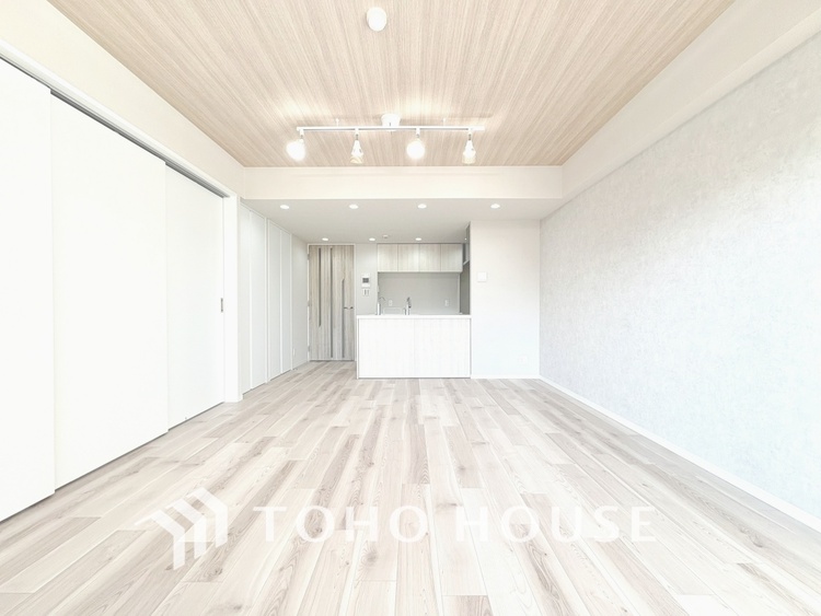 内装 【LIVING】◆眩い◆光が燦々と入り、家族の笑顔を照らす。「いつまでも続いて」と願う夢のような毎日がここにある。