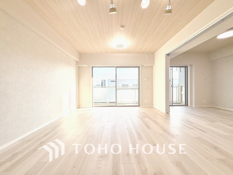 内装 【LIVING】◆陽光◆が差し込む。この開放的なLDKに家族の笑顔が集う。家族が一緒に過ごす空間は明るく、そして居心地よく。