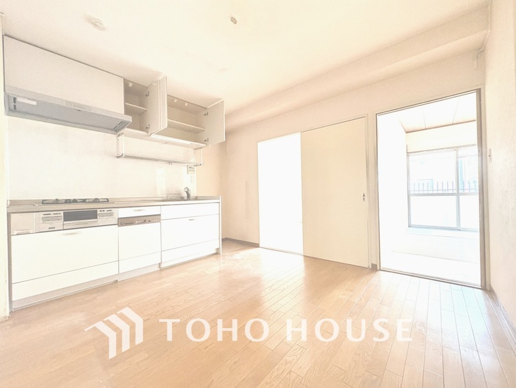 内装 現在改装中◆煌びやか◆愛おしい家族との団欒の時間をより一層幸せなものに感じさせる煌びやかなLDK。輝かしい毎日が待っています。