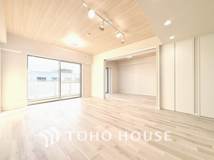 内装 【LIVING】◆住む喜び、楽しさ、感動◆を君と共有したい。いつまでもずっと家族を見渡せるこの広い空間で。