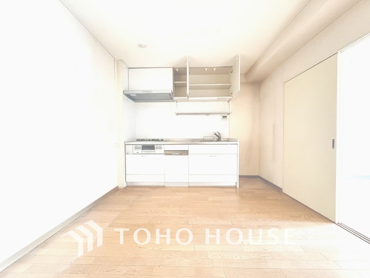 内装 現在改装中◆Sunshine◆光が燦々と入り、いるだけで気持ちいい。「開放的でゆとりあるお部屋です。」