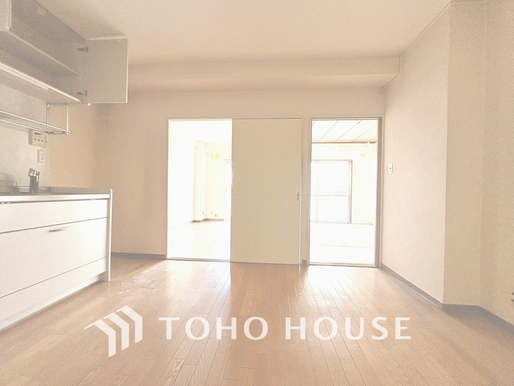 内装 現在改装中◆simple is best◆無駄のない綺麗なつくりのリビングルームであなただけの暮らしを。