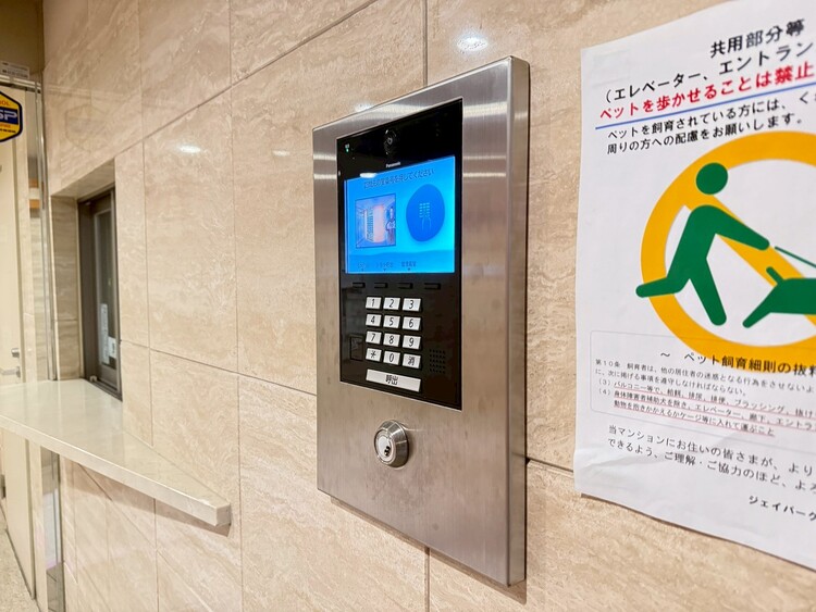その他 誰が来てもわかる様にモニター付きインターホンを設置。