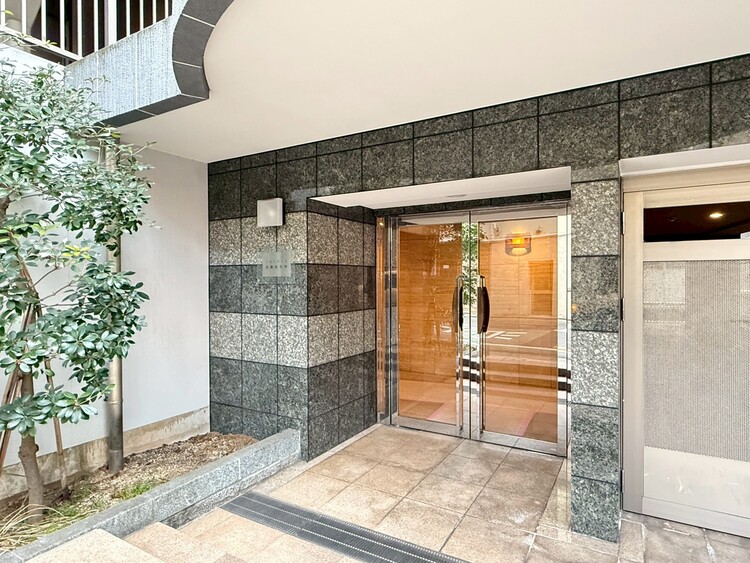 その他 上質感漂う玄関アプローチです。