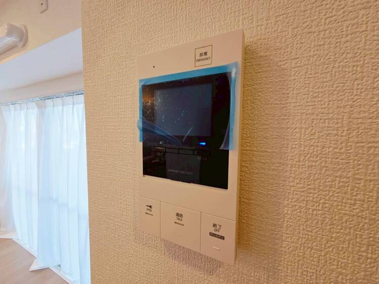 キッチン 誰が来てもわかる様にモニター付きインターホンを設置。