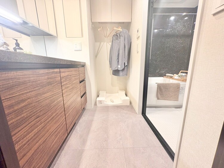 その他 十分な広さの脱衣所。