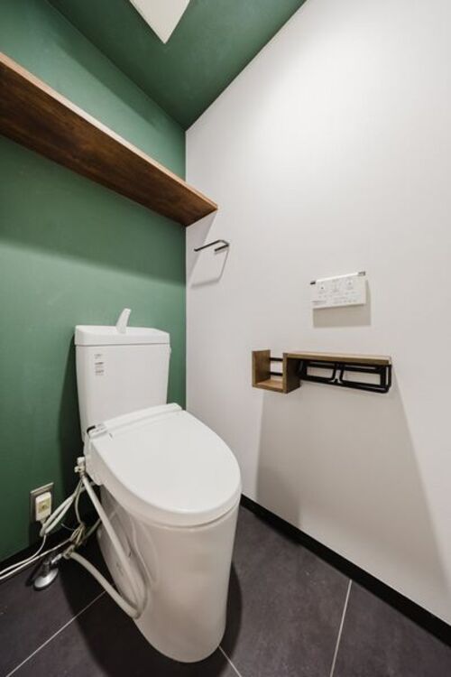 トイレ 【トイレ】収納付き。細々としたものをすっきり収納！