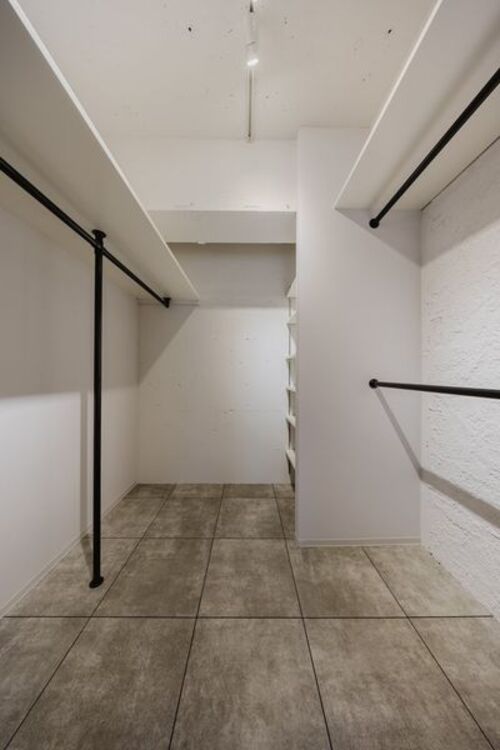 収納 【収納】ハンガーパイプと枕棚があるので効率良く収納ができます。大きめな荷物も入りそうです。