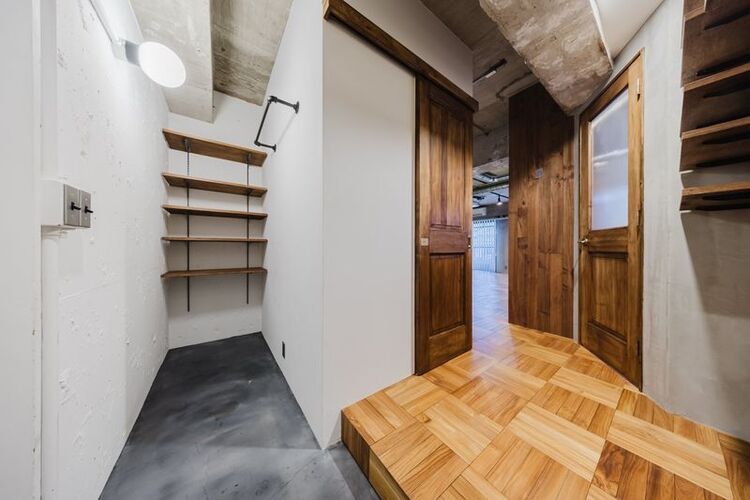 玄関 【玄関】土間や収納棚があり、収納力があります。