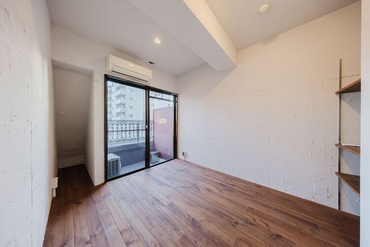 その他 【洋室】バルコニーに面した、明るいお部屋です。