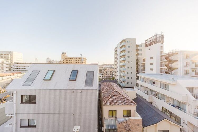 その他 【眺望】前面の建物と距離があるので開放感があります。