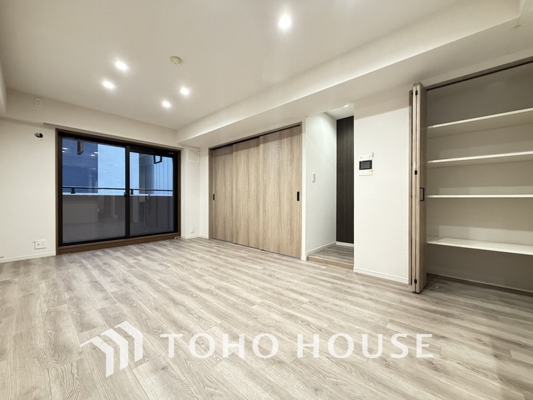 内装 広がりのある住空間、家族が集まるリビング・ダイニング