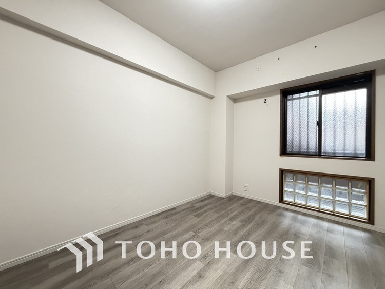 内装 採光もある洋室は、くつろぎのひと時を過ごすのにぴったり