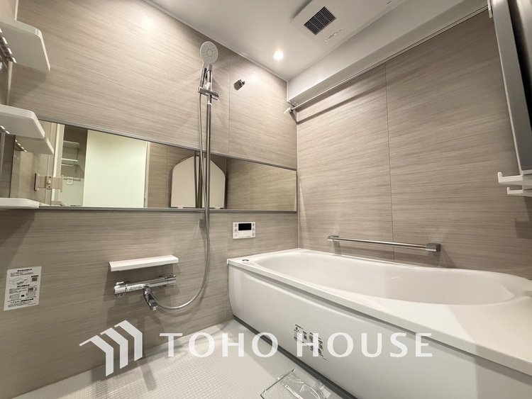 風呂 一日の疲れを癒すバスルームは、心地よいリラックスを叶える清潔感溢れる空間