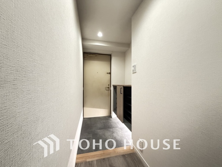 玄関 飾り過ぎないシンプルな内装の玄関