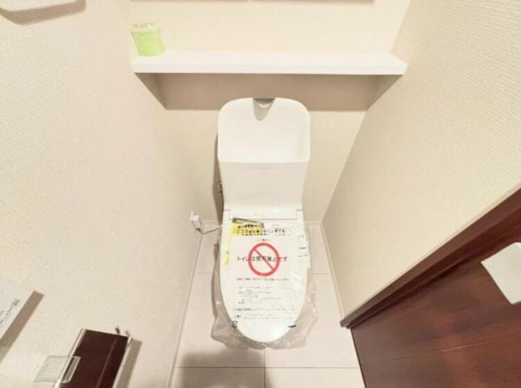 トイレ ウォシュレット付き清潔感の溢れるトイレです。落ち着いた空間で安らぎのひとときをお過ごし頂けます。