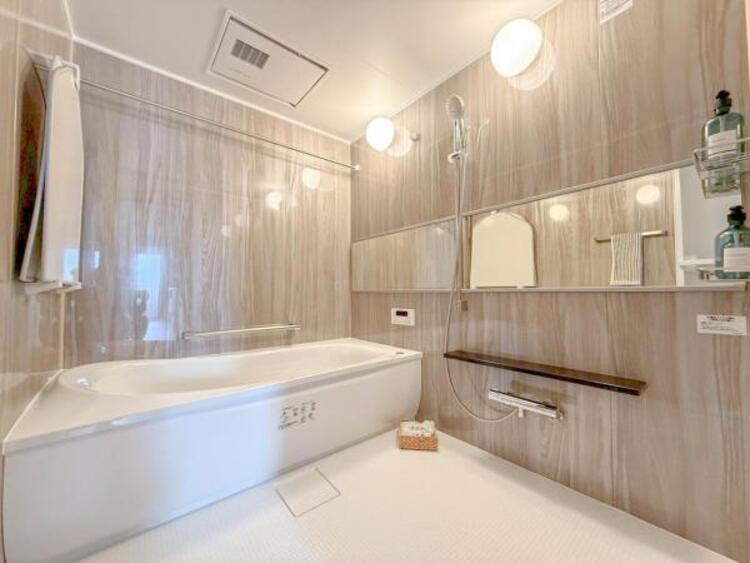 風呂 【浴室】使いやすい最新システムバスににリフォーム済みです。ご入居時から気持ちよくお使いいただけます。 