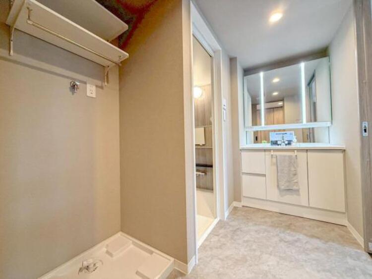 洗面 【洗面・脱衣所】使いやすい最新の洗面台にリフォーム済みです。ご入居時から気持ちよくお使いいただけます 