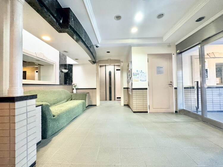 エントランス エントランス内部は、管理が行き届き清潔な共有スペースとなっています。