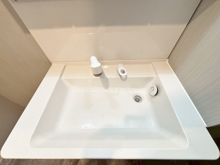 洗面 何かと物が増える場所だからこそ、スッキリと見映えの良い空間に。