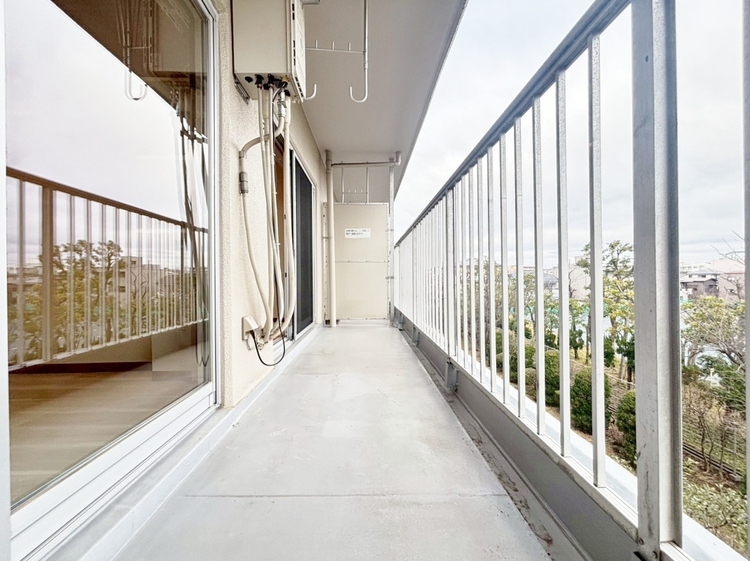 バルコニー 暮らしの中で、光と風を演出してくれるバルコニー。