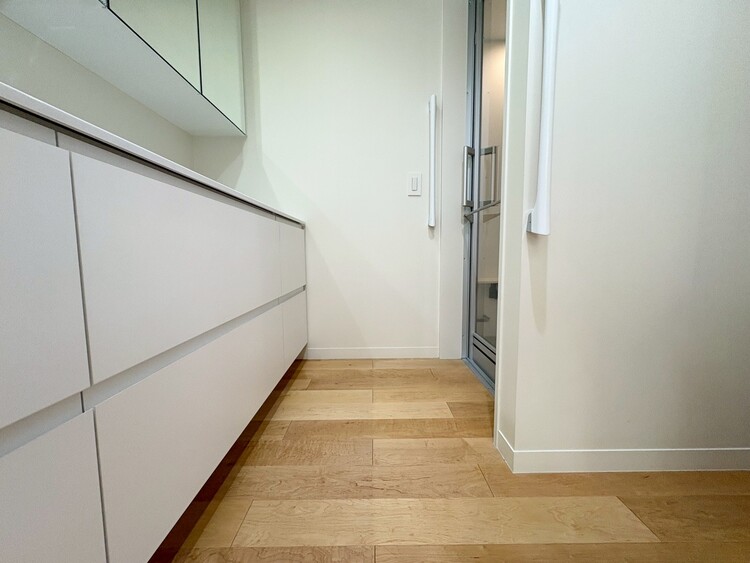 その他 十分な広さの脱衣所。