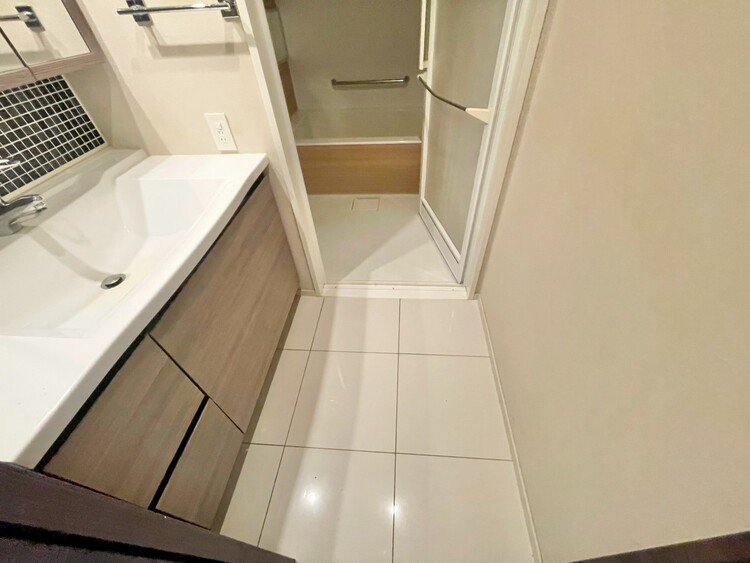 その他 十分な広さの脱衣所。