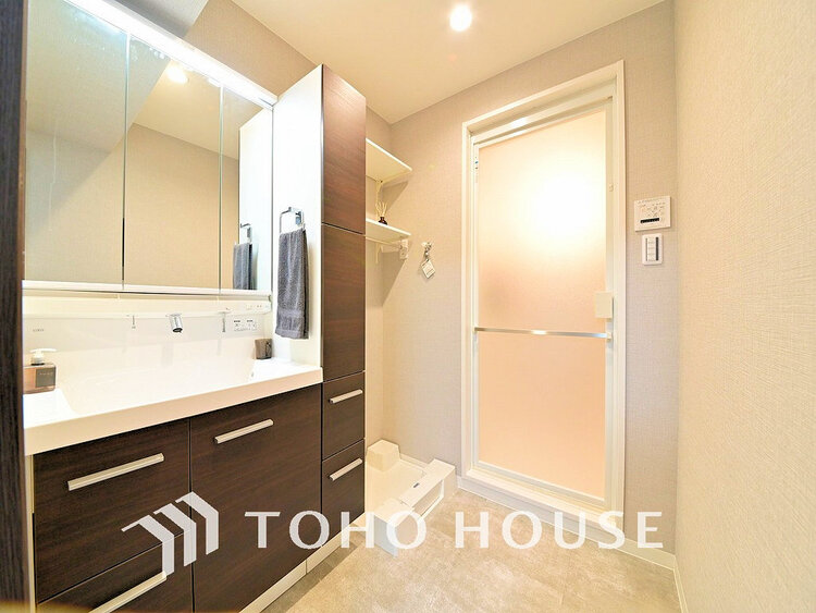 洗面 大きな洗面鏡付き、朝の身支度も楽しくなりますね